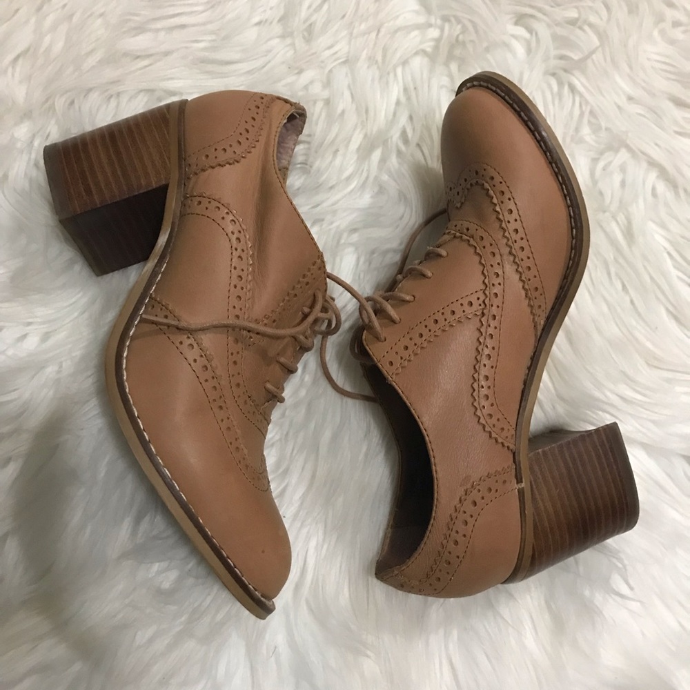 Lace up Oxford shoes